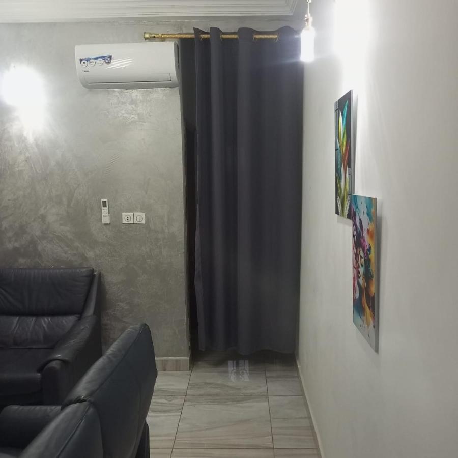 Residence 2K Studio Meuble-Chapelle Symbock-Gardien-Wifi-Location Vehicule Yaounde Exterior photo