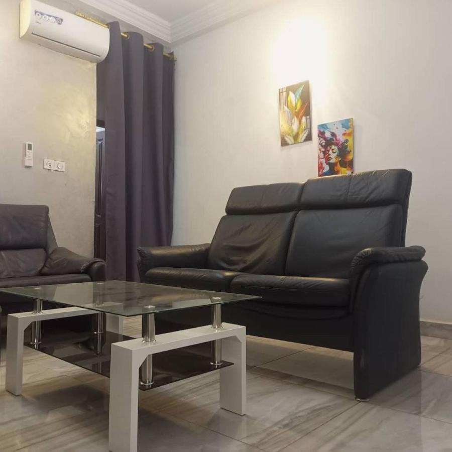 Residence 2K Studio Meuble-Chapelle Symbock-Gardien-Wifi-Location Vehicule Yaounde Exterior photo
