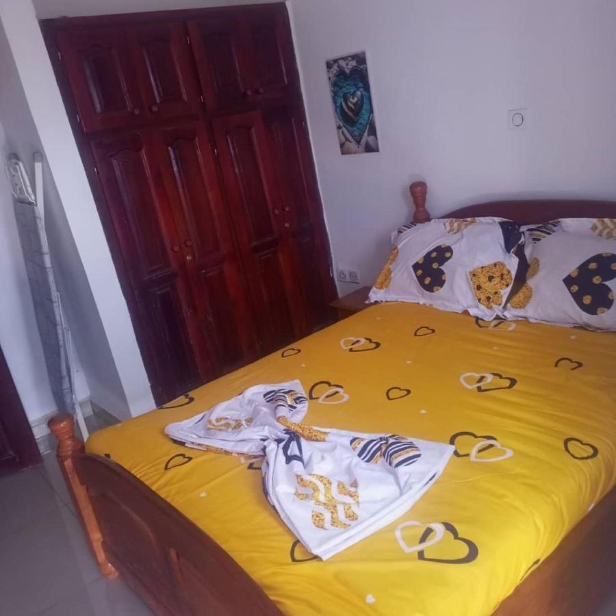 Residence 2K Studio Meuble-Chapelle Symbock-Gardien-Wifi-Location Vehicule Yaounde Exterior photo