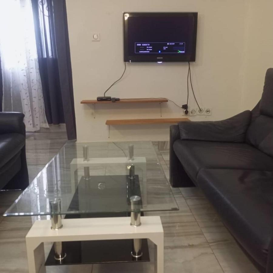 Residence 2K Studio Meuble-Chapelle Symbock-Gardien-Wifi-Location Vehicule Yaounde Exterior photo