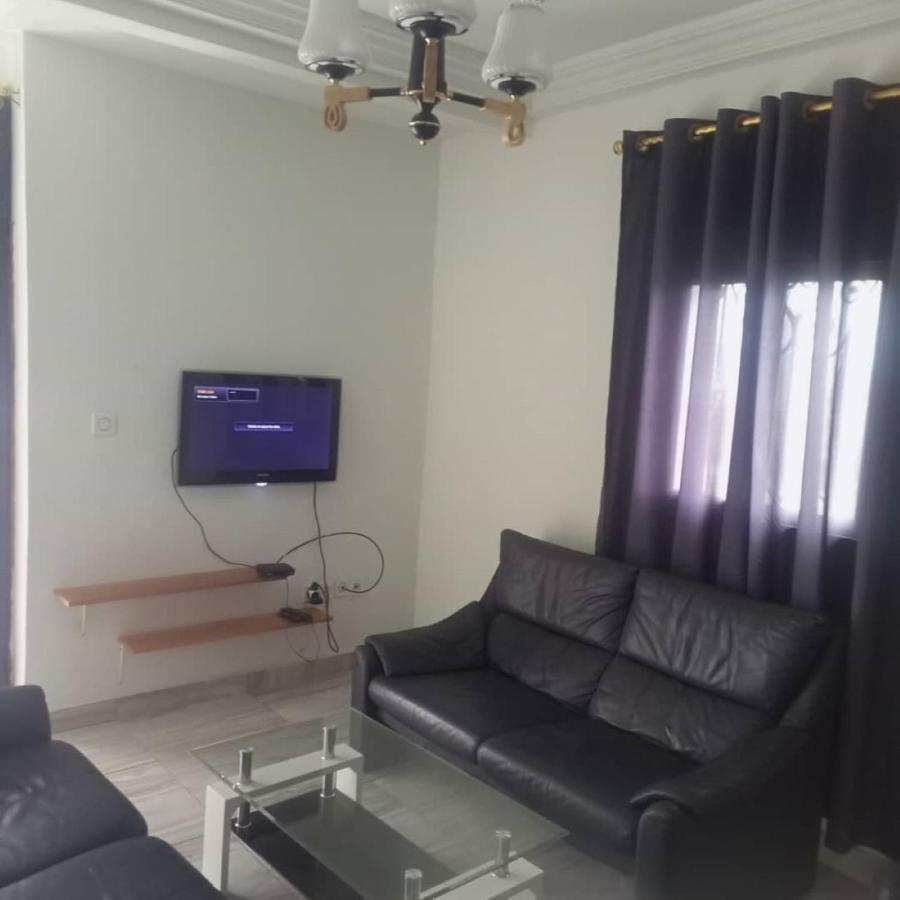 Residence 2K Studio Meuble-Chapelle Symbock-Gardien-Wifi-Location Vehicule Yaounde Exterior photo