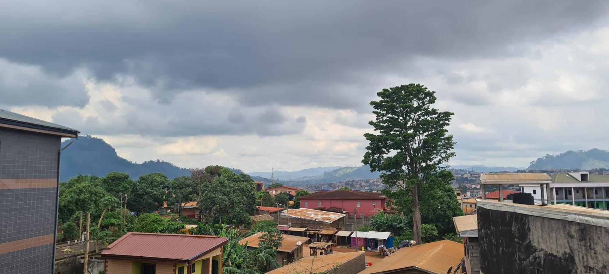Residence 2K Studio Meuble-Chapelle Symbock-Gardien-Wifi-Location Vehicule Yaounde Exterior photo