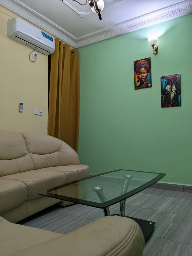 Residence 2K Studio Meuble-Chapelle Symbock-Gardien-Wifi-Location Vehicule Yaounde Exterior photo