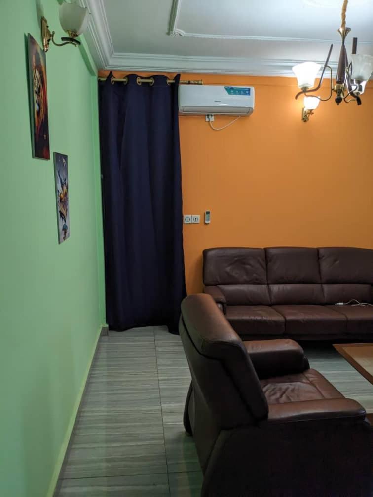 Residence 2K Studio Meuble-Chapelle Symbock-Gardien-Wifi-Location Vehicule Yaounde Exterior photo